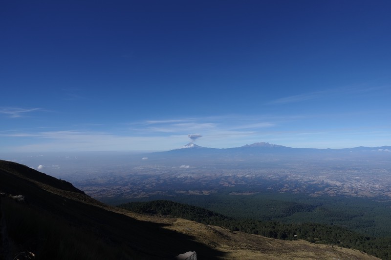 Vista de el Popocateptl e Izztacihuatl desde la Malinche